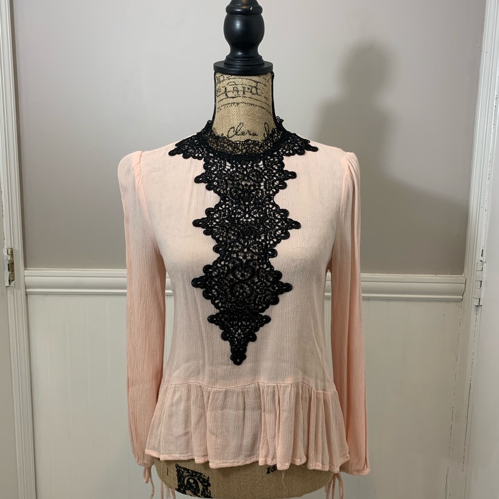 ⭐️7 for $25⭐️ Pink Lace Vintage Inspired Top